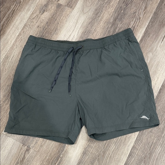 Men's Tommy Bahama Stretch Pull-On Shorts. Size XXL Gray/Green - Picture 1 of 7
